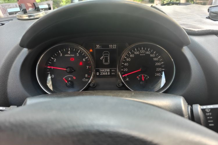Used Nissan Qashqai 2012 1.6XE Wind 5MT 2WD Odometer Close Up