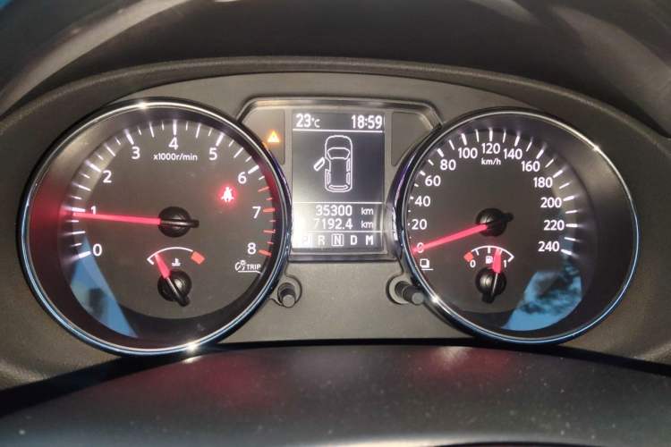 Used Nissan Qashqai 2012 2.0 XL Fire CVT 2WD Odometer Close Up