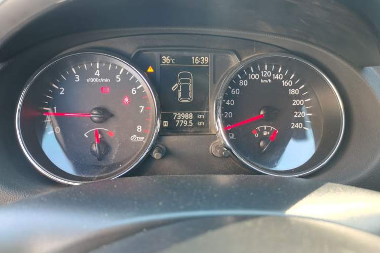 Used Nissan Qashqai 2012 1.6XE Wind 5MT 2WD Odometer Close Up