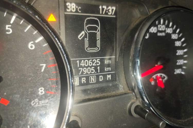 Used Nissan Qashqai 2012 2.0 XV LE CVT 2WD Odometer Close Up