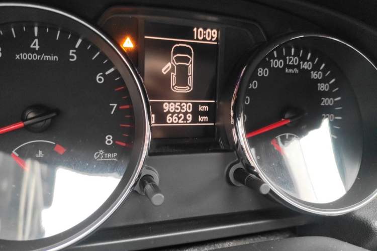 Used Nissan Qashqai 2012 2.0 XL Fire CVT 2WD Odometer Close Up
