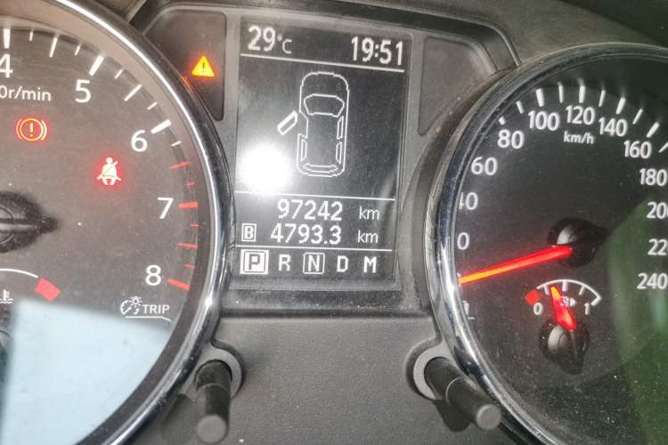 Used Nissan Qashqai 2012 2.0 XV LE CVT 2WD Odometer Close Up