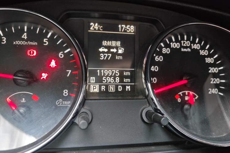 Used Nissan Qashqai 2012 2.0 XL Fire CVT 2WD Odometer Close Up
