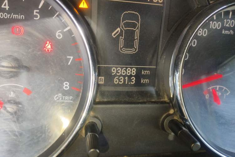 Used Nissan Qashqai 2012 1.6XE Wind 5MT 2WD Odometer Close Up