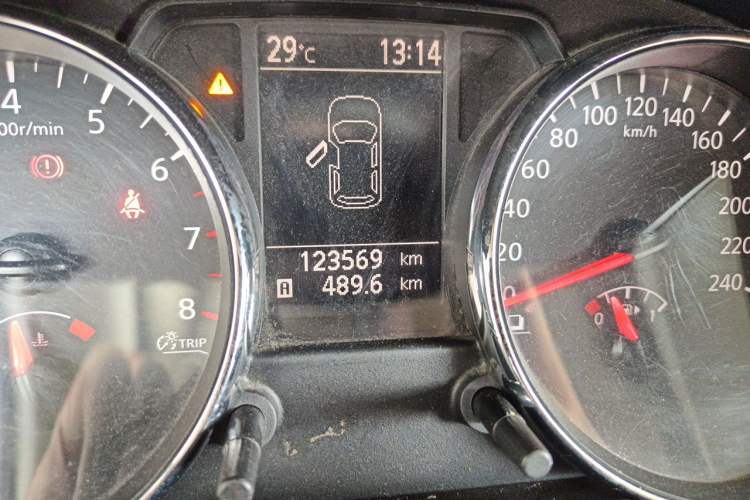 Used Nissan Qashqai 2012 2.0 XL Fire 6MT 2WD Odometer Close Up