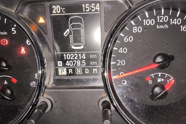 Used Nissan Qashqai 2012 2.0 XV LE CVT 2WD Odometer Close Up