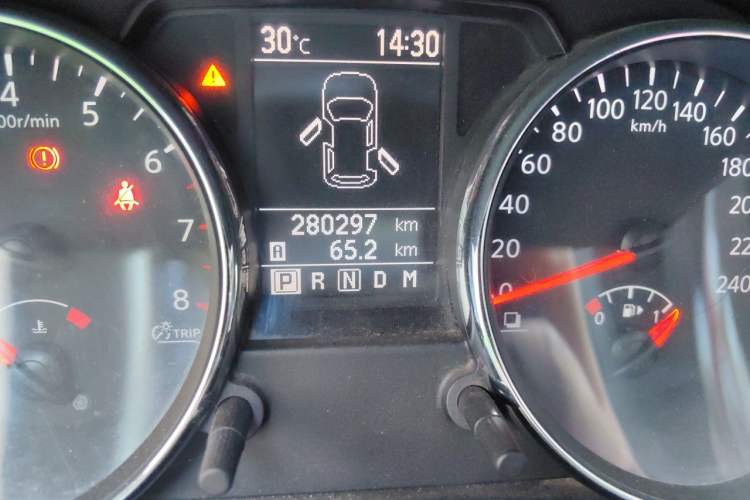 Used Nissan Qashqai 2012 2.0 XV LE CVT 2WD Odometer Close Up