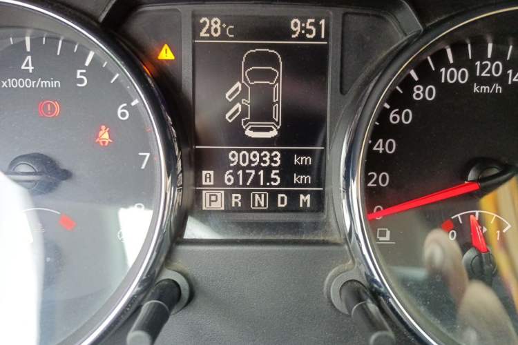 Used Nissan Qashqai 2012 2.0 XV LE CVT 2WD Odometer Close Up