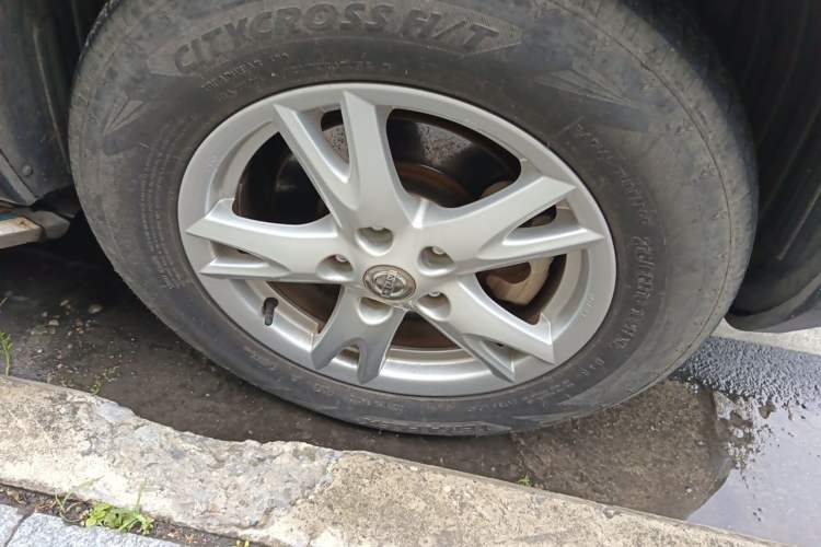 Used Nissan Qashqai 2012 2.0 XL Fire 6MT 2WD Right Front Wheel Hub