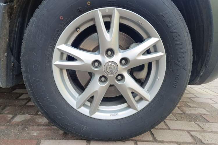 Used Nissan Qashqai 2012 2.0 XL Fire CVT 2WD Right Front Wheel Hub