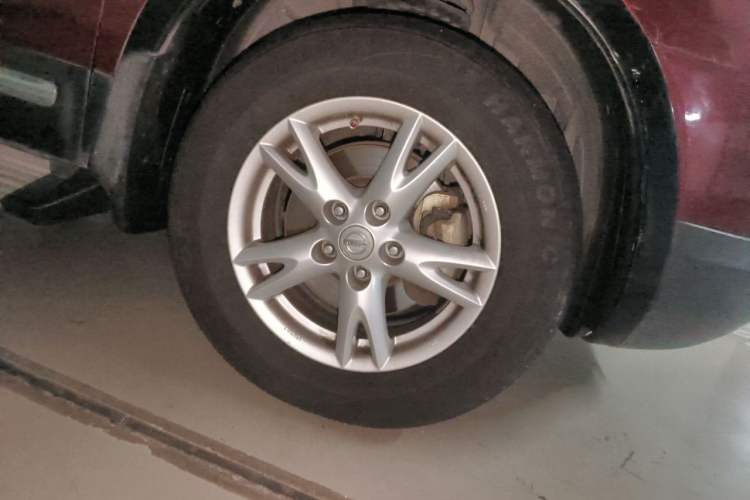 Used Nissan Qashqai 2012 2.0 XL Fire CVT 2WD Right Front Wheel Hub