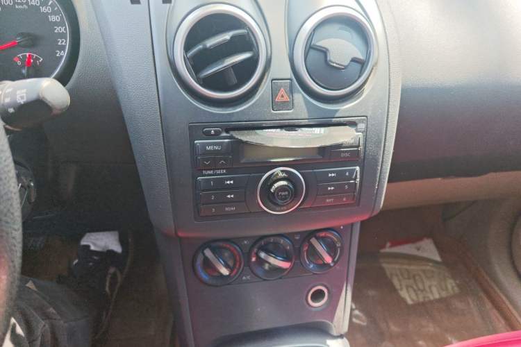 Used Nissan Qashqai 2012 2.0 XL Fire 6MT 2WD Audio And AC Panel