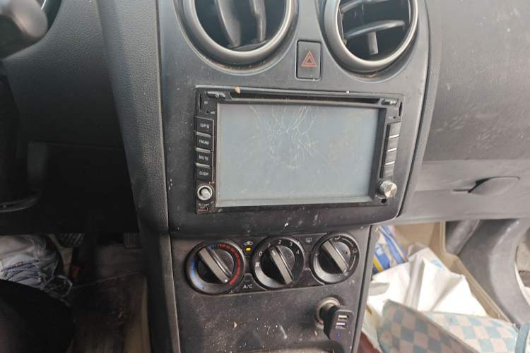 Used Nissan Qashqai 2012 2.0 XL Fire 6MT 2WD Audio And AC Panel