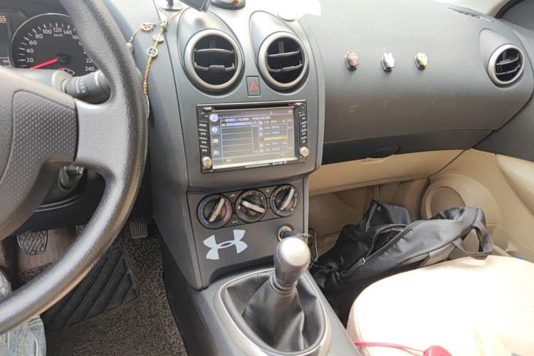 Used Nissan Qashqai 2012 2.0 XL Fire 6MT 2WD Audio And AC Panel