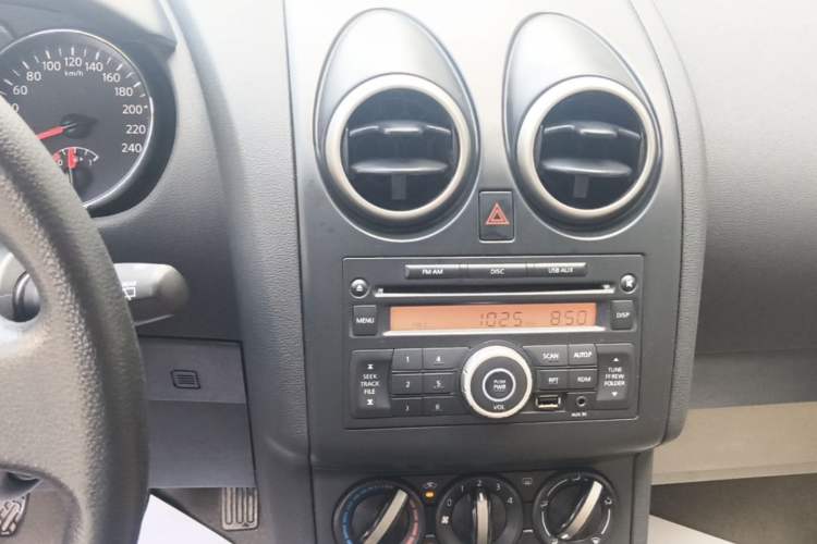 Used Nissan Qashqai 2012 2.0 XL Fire 6MT 2WD Audio And AC Panel