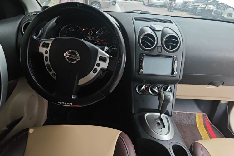 Used Nissan Qashqai 2012 2.0 XL Fire CVT 2WD Center Console