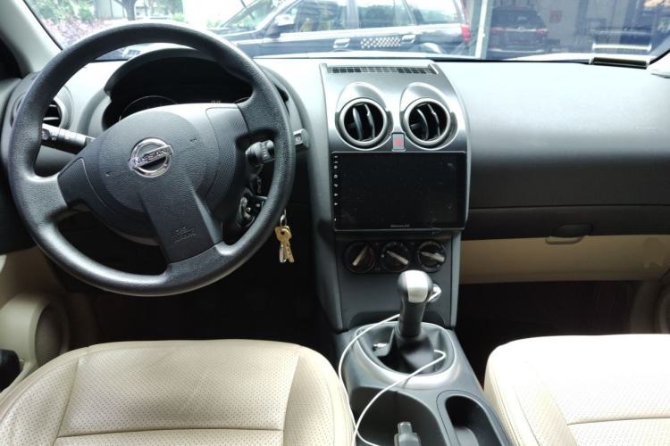 Used Nissan Qashqai 2012 1.6XE Wind 5MT 2WD Center Console