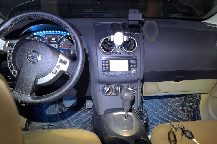 Used Nissan Qashqai 2012 2.0 XL Fire CVT 2WD Center Console