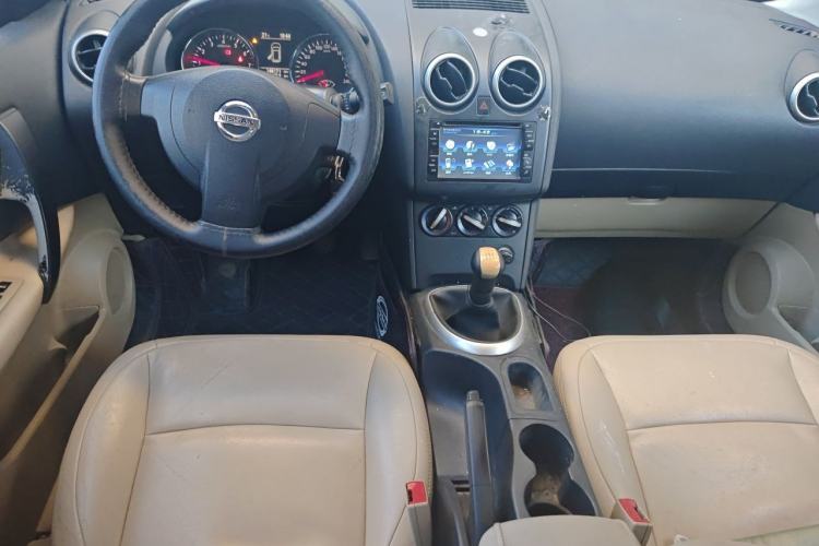 Used Nissan Qashqai 2012 1.6XE Wind 5MT 2WD Center Console