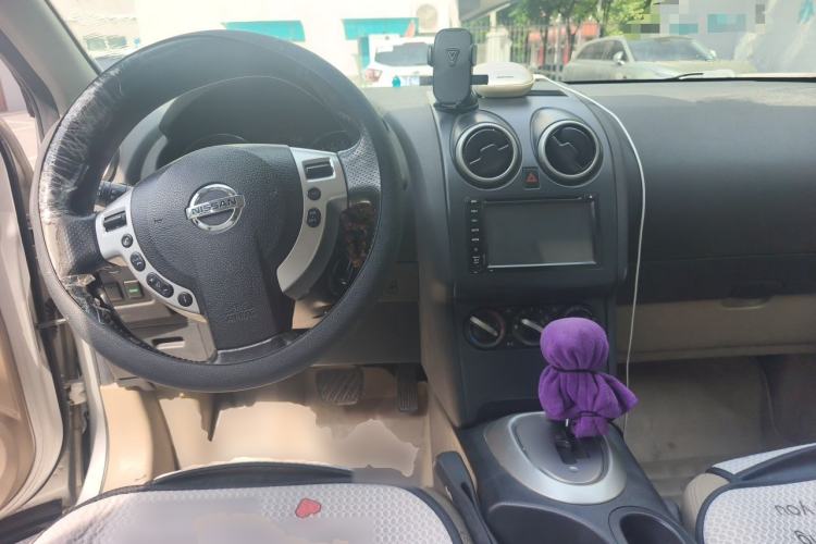 Used Nissan Qashqai 2012 2.0 XL Fire CVT 2WD Center Console
