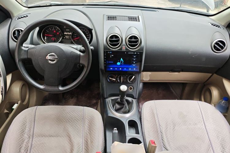 Used Nissan Qashqai 2012 2.0 XL Fire 6MT 2WD Center Console