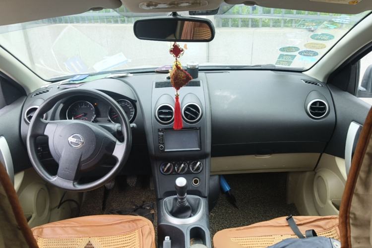Used Nissan Qashqai 2012 2.0 XL Fire 6MT 2WD Center Console