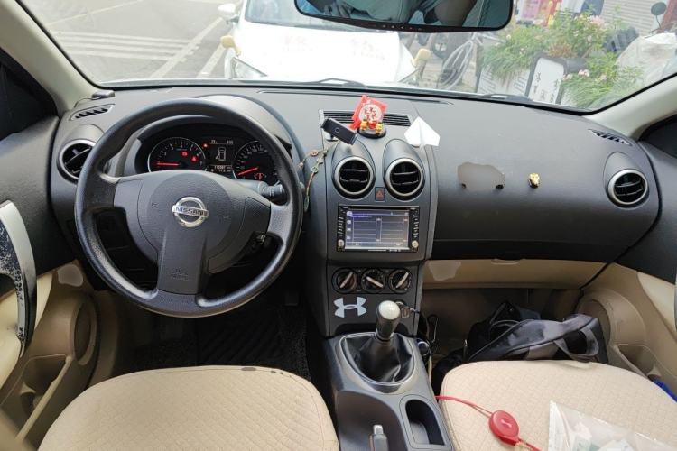 Used Nissan Qashqai 2012 2.0 XL Fire 6MT 2WD Center Console