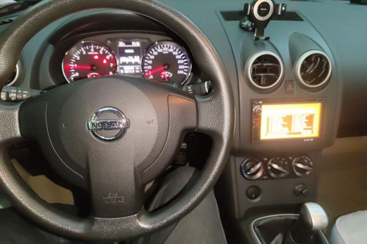 Used Nissan Qashqai 2012 1.6XE Wind 5MT 2WD Center Console