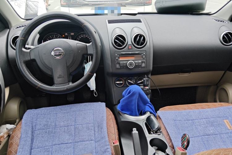 Used Nissan Qashqai 2012 2.0 XL Fire 6MT 2WD Center Console