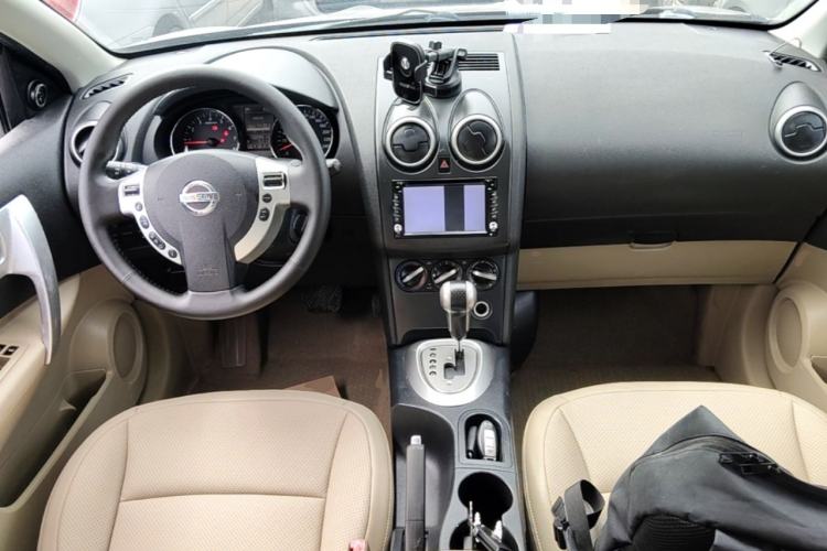 Used Nissan Qashqai 2012 2.0 XL Fire CVT 2WD Center Console