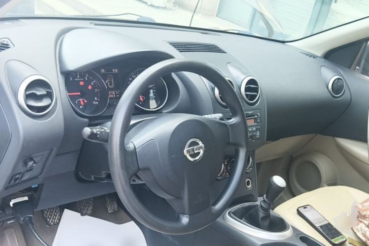 Used Nissan Qashqai 2012 2.0 XL Fire 6MT 2WD Center Console