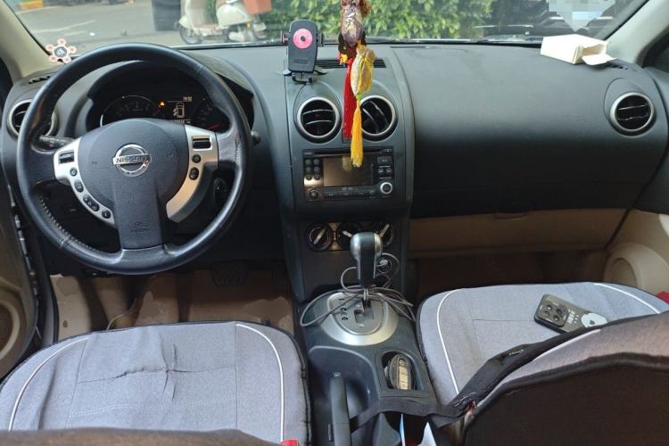 Used Nissan Qashqai 2012 2.0 XL Fire CVT 2WD Center Console