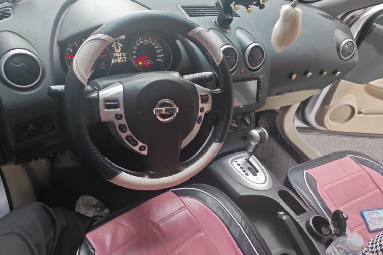 Used Nissan Qashqai 2012 2.0 XL Fire CVT 2WD Center Console