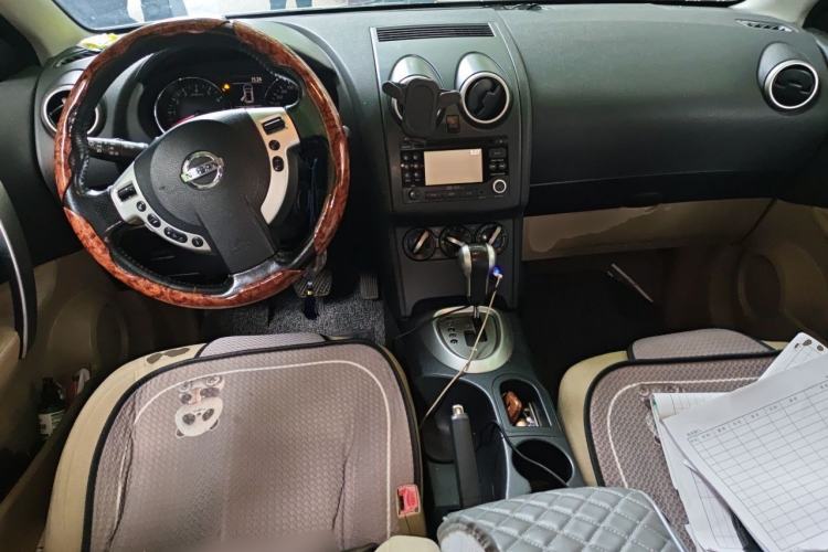 Used Nissan Qashqai 2012 2.0 XL Fire CVT 2WD Center Console