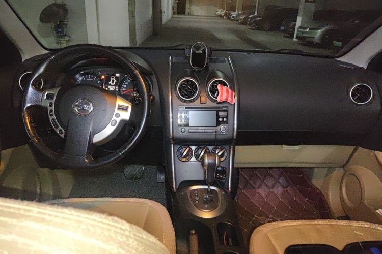 Used Nissan Qashqai 2012 2.0 XL Fire CVT 2WD Center Console