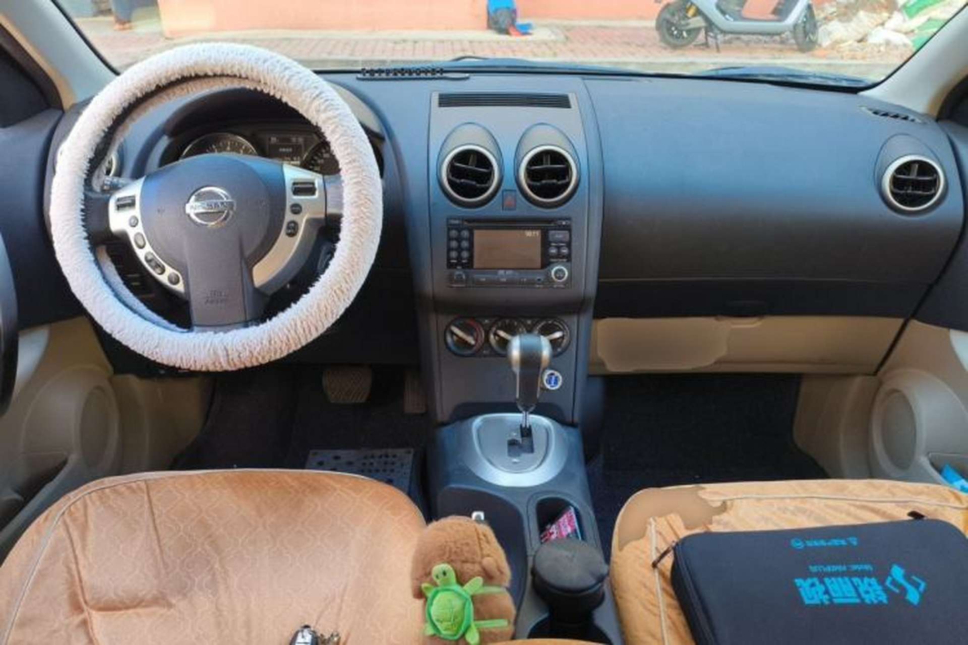 Used Nissan Qashqai 2012 2.0 XL Fire CVT 2WD Center Console