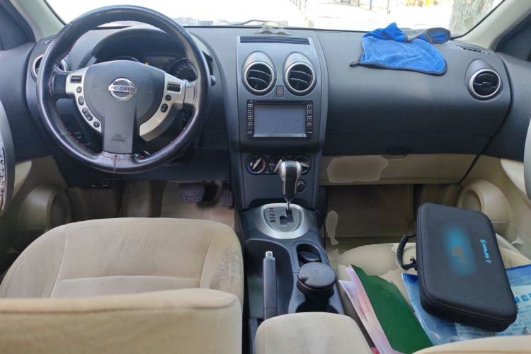 Used Nissan Qashqai 2012 2.0 XL Fire CVT 2WD Center Console
