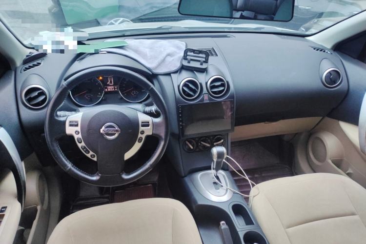 Used Nissan Qashqai 2012 2.0 XL Fire CVT 2WD Center Console