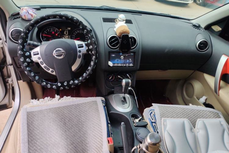 Used Nissan Qashqai 2012 2.0 XL Fire CVT 2WD Center Console