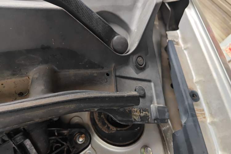 Used Nissan Qashqai 2012 2.0 XL Fire CVT 2WD Engine Bay Left