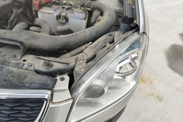 Used Nissan Qashqai 2012 2.0 XL Fire CVT 2WD Engine Bay Left