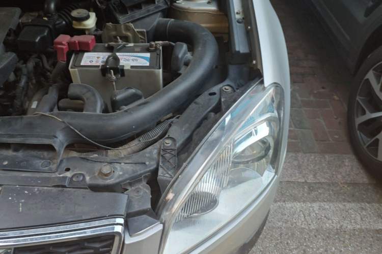 Used Nissan Qashqai 2012 2.0 XL Fire CVT 2WD Engine Bay Left