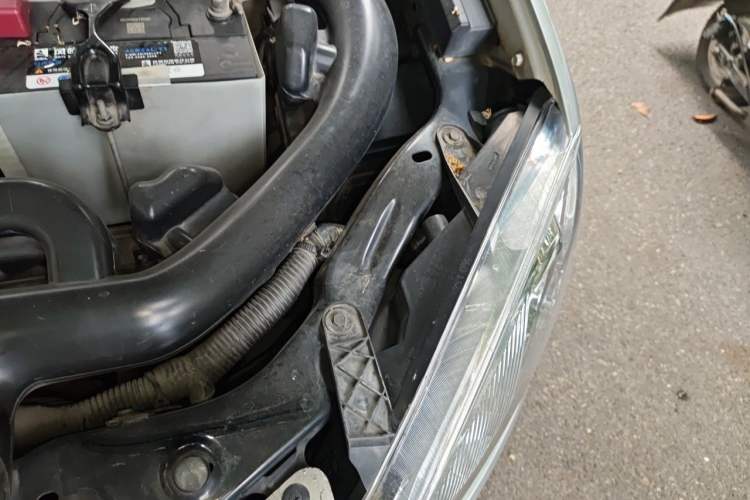Used Nissan Qashqai 2012 2.0 XL Fire CVT 2WD Engine Bay Left
