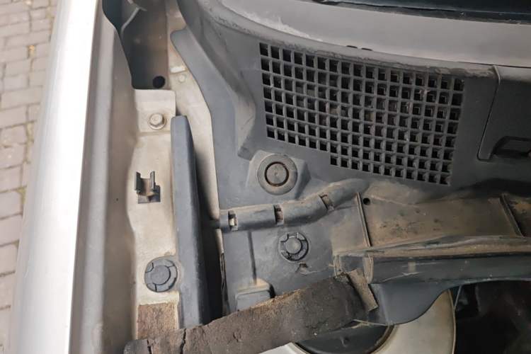 Used Nissan Qashqai 2012 2.0 XL Fire CVT 2WD Engine Bay Right