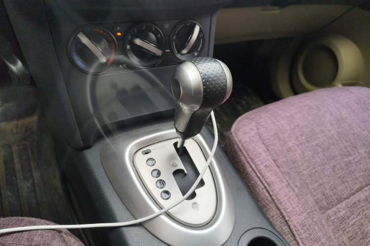 Used Nissan Qashqai 2012 2.0 XL Fire CVT 2WD Gear Lever