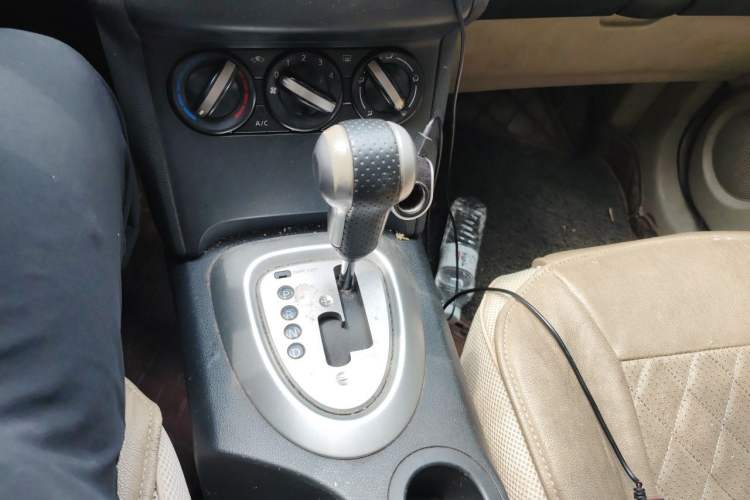 Used Nissan Qashqai 2012 2.0 XL Fire CVT 2WD Gear Lever