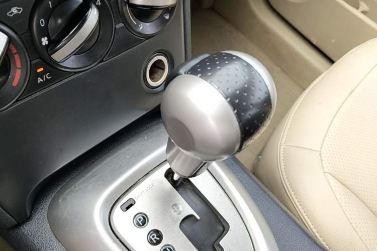 Used Nissan Qashqai 2012 2.0 XL Fire CVT 2WD Gear Lever