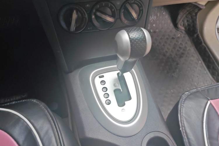 Used Nissan Qashqai 2012 2.0 XL Fire CVT 2WD Gear Lever