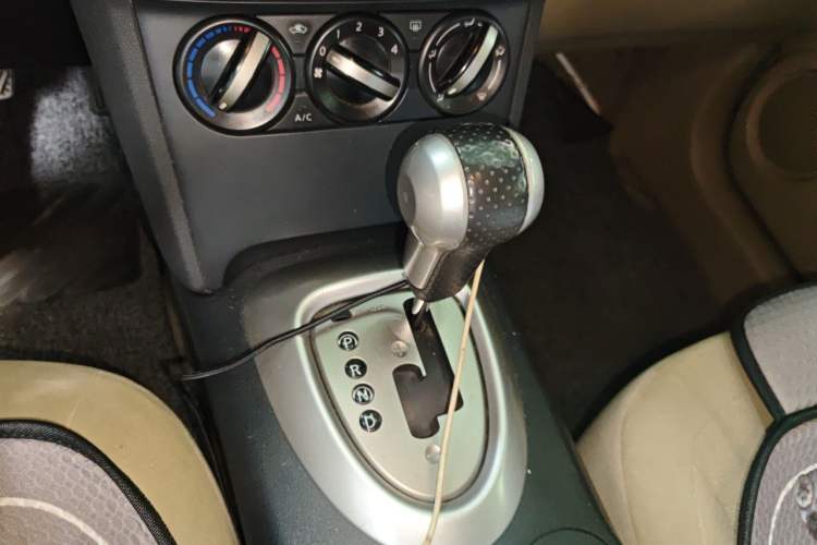 Used Nissan Qashqai 2012 2.0 XL Fire CVT 2WD Gear Lever