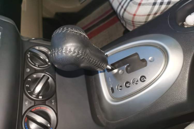 Used Nissan Qashqai 2012 2.0 XL Fire CVT 2WD Gear Lever